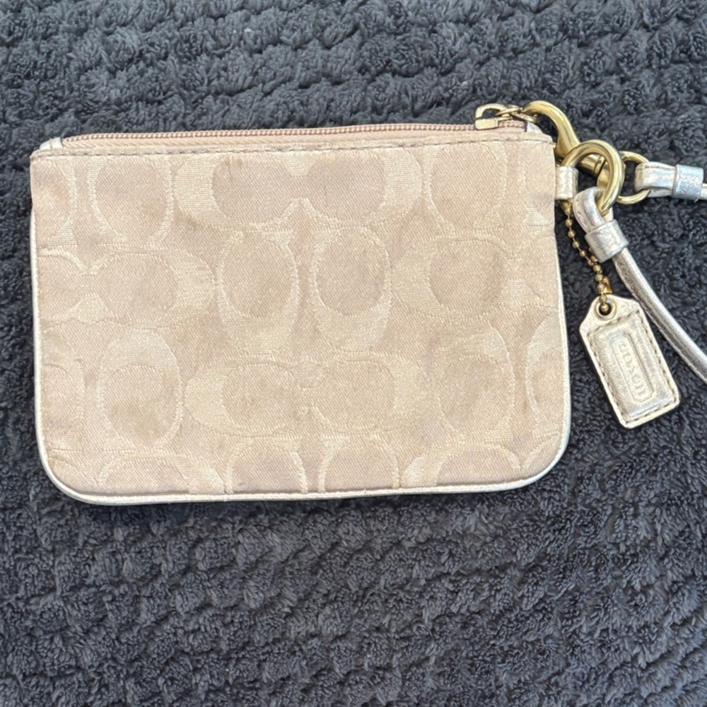 Coach🌸Wristlet with Original Hang tag - Picture 10 of 12